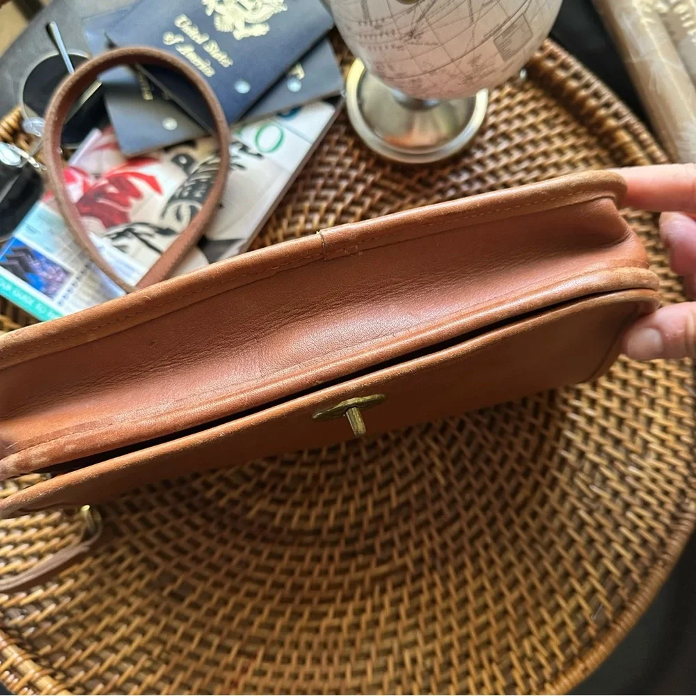 COACH British Tan Leather 1980’s Penny Pocket Crossbody Clutch Purse Vintage - Picture 11 of 14